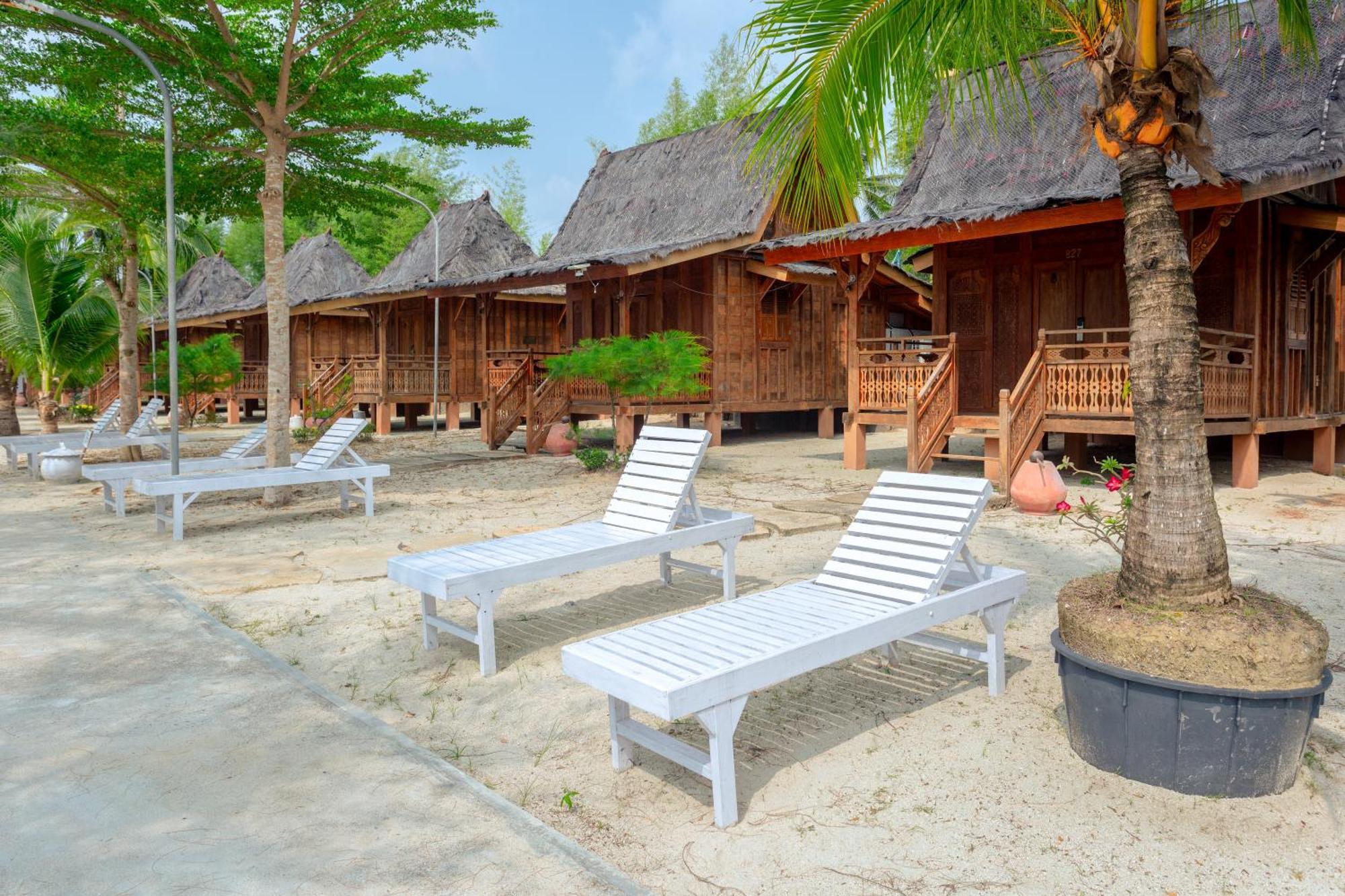 Bintan Exotica Resort By Waringin Hospitality Berakit Екстериор снимка